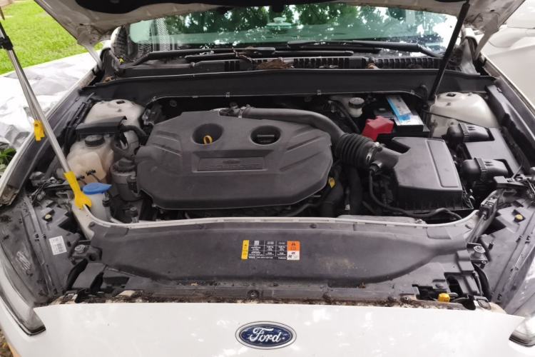 Used Ford Mondeo 2013 2.0L GTDi 200 Fashion Edition Engine Bay