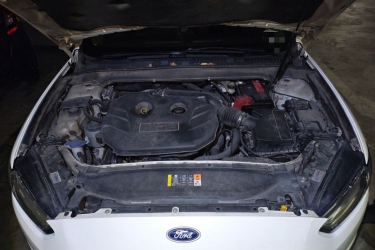 Used Ford Mondeo 2013 2.0L GTDi 200 Luxury Model Engine Bay