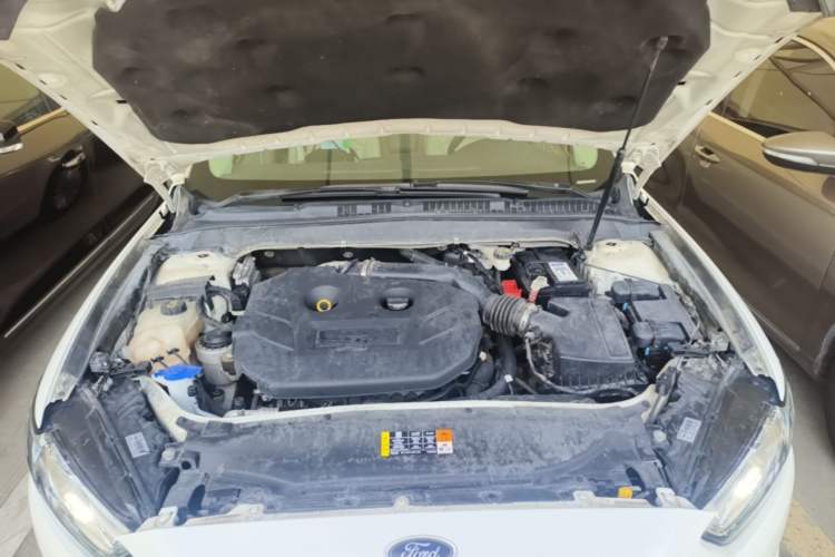 Used Ford Mondeo 2013 2.0L GTDi 200 Luxury Model Engine Bay
