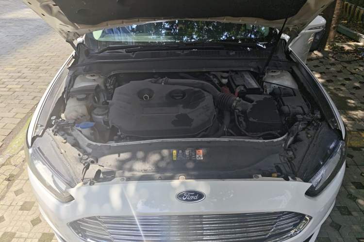 Used Ford Mondeo 2013 2.0L GTDi 200 Fashion Edition Engine Bay