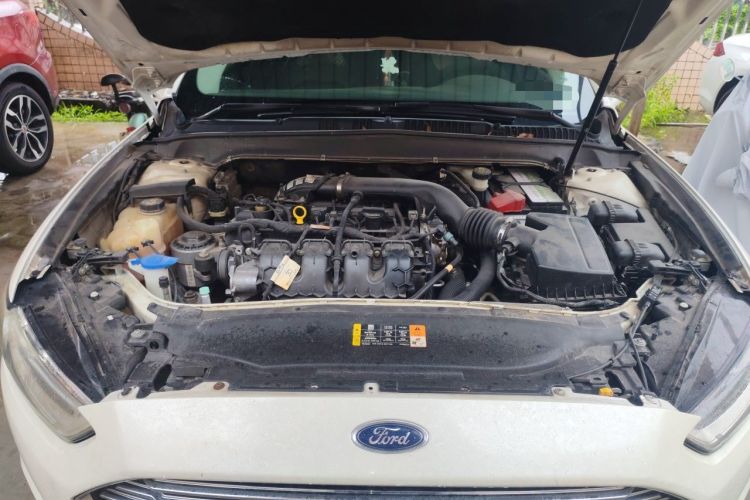 Used Ford Mondeo 2013 2.0L GTDi 200 Fashion Edition Engine Bay
