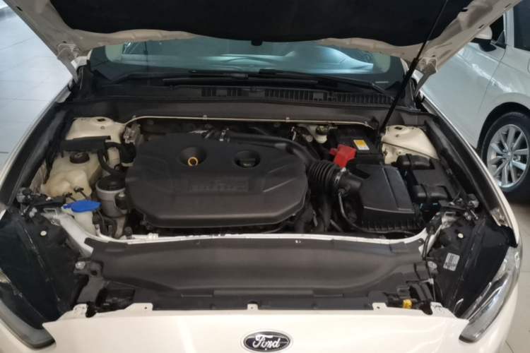 Used Ford Mondeo 2013 2.0L GTDi 200 Fashion Edition Engine Bay