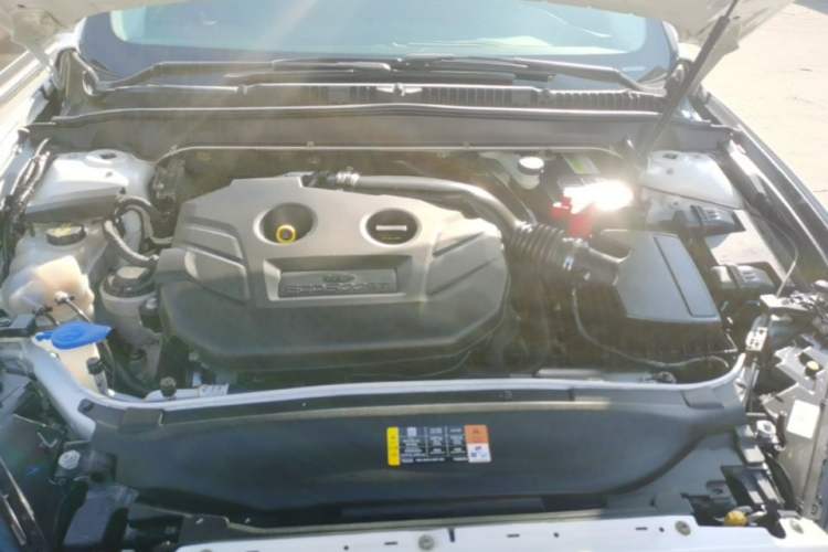 Used Ford Mondeo 2013 2.0L GTDi 200 Fashion Edition Engine Bay