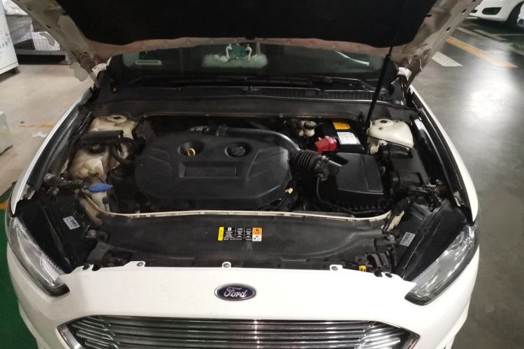 Used Ford Mondeo 2013 2.0L GTDi 200 Luxury Model Engine Bay