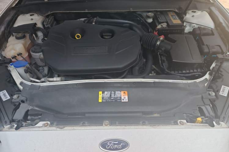 Used Ford Mondeo 2013 2.0L GTDi 200 Fashion Edition Engine Bay