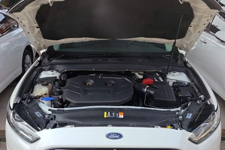 Used Ford Mondeo 2013 2.0L GTDi 200 Luxury Model Engine Bay