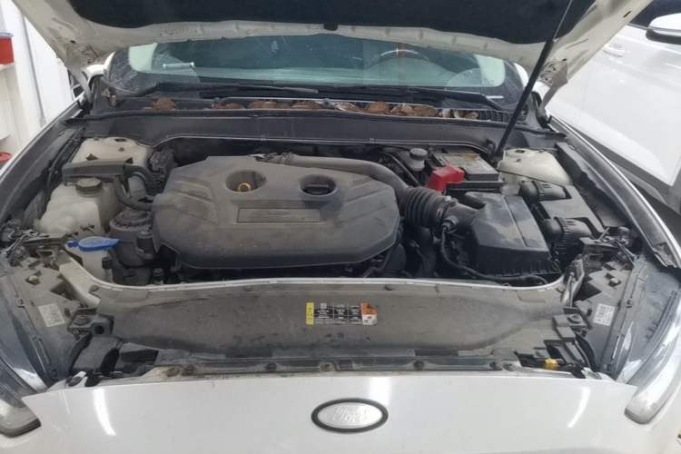 Used Ford Mondeo 2013 2.0L GTDi 200 Luxury Model Engine Bay