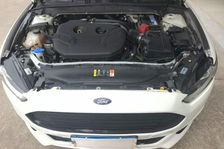 Used Ford Mondeo 2013 2.0L GTDi 200 Fashion Edition Engine Bay