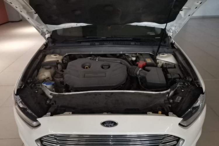 Used Ford Mondeo 2013 2.0L GTDi 200 Fashion Edition Engine Bay