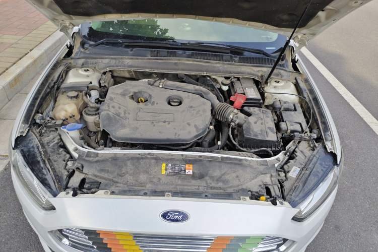 Used Ford Mondeo 2013 2.0L GTDi 200 Luxury Model Engine Bay