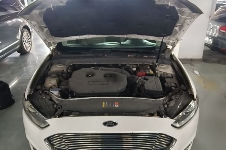 Used Ford Mondeo 2013 2.0L GTDi 200 Fashion Edition Engine Bay