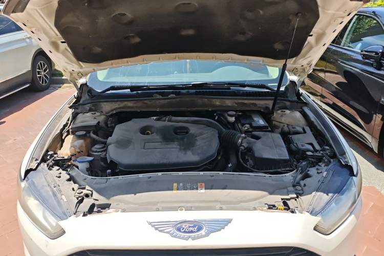 Used Ford Mondeo 2013 2.0L GTDi 200 Fashion Edition Engine Bay