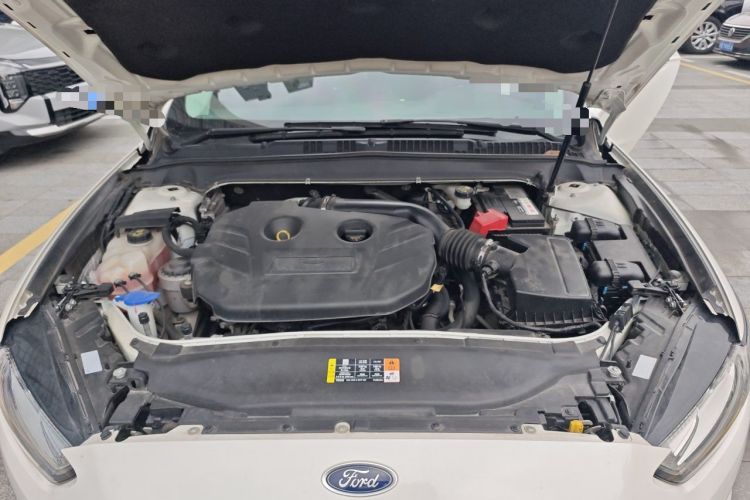 Used Ford Mondeo 2013 2.0L GTDi 200 Luxury Model Engine Bay