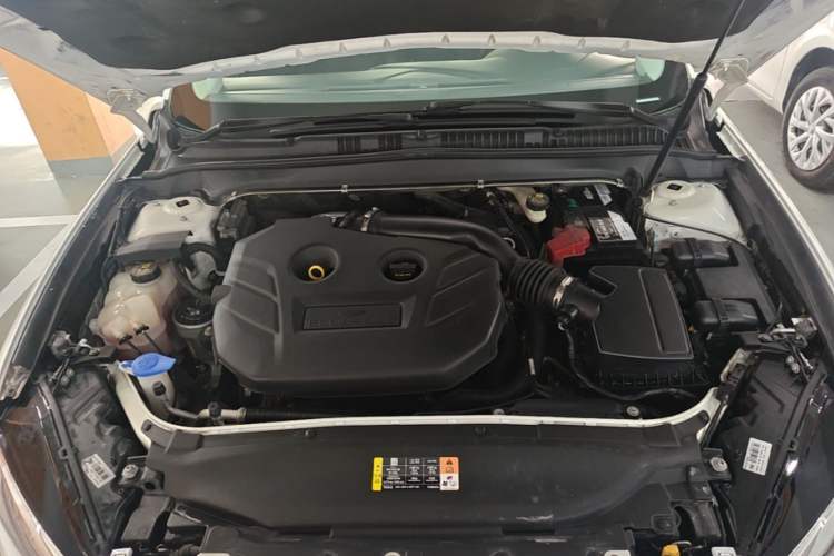 Used Ford Mondeo 2013 2.0L GTDi 200 Luxury Model Engine Bay