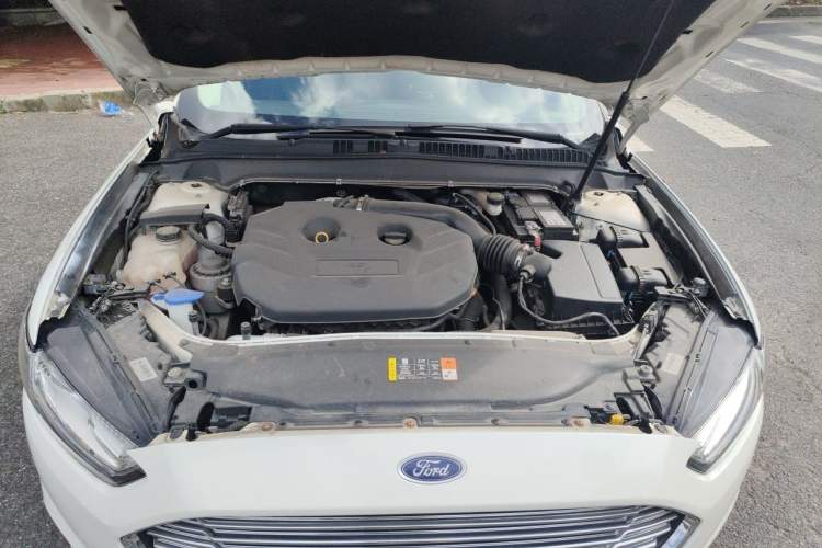 Used Ford Mondeo 2013 2.0L GTDi240 Luxury Sport Model Engine Bay