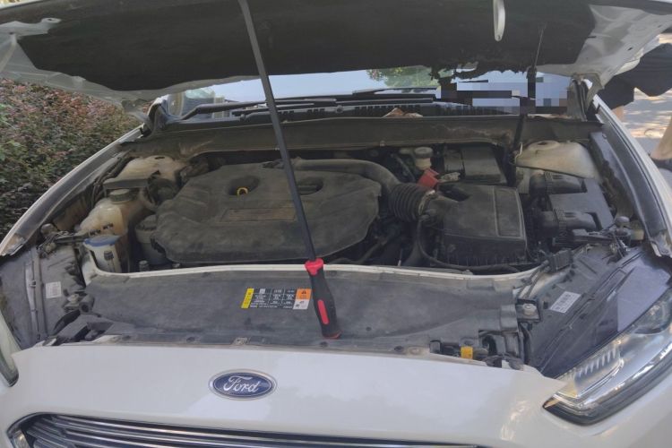 Used Ford Mondeo 2013 2.0L GTDi 200 Luxury Model Engine Bay