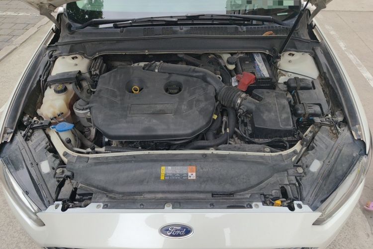 Used Ford Mondeo 2013 2.0L GTDi240 Luxury Sport Model Engine Bay
