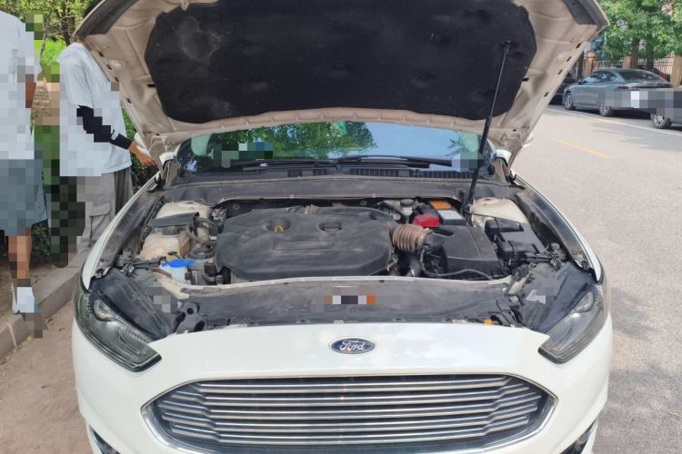 Used Ford Mondeo 2013 2.0L GTDi 200 Luxury Model Engine Bay