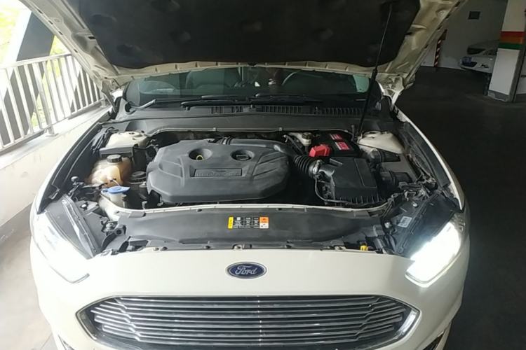 Used Ford Mondeo 2013 2.0L GTDi 200 Fashion Edition Engine Bay