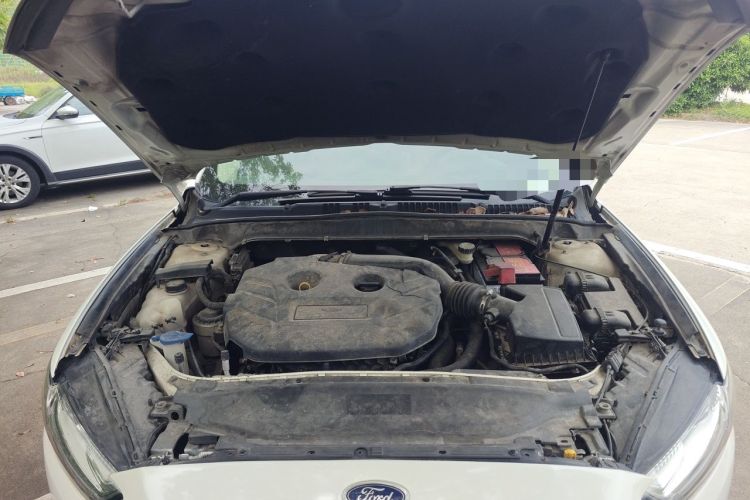 Used Ford Mondeo 2013 2.0L GTDi 200 Luxury Model Engine Bay