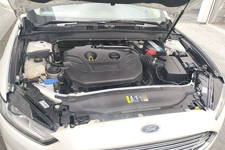 Used Ford Mondeo 2013 2.0L GTDi 200 Luxury Model Engine Bay