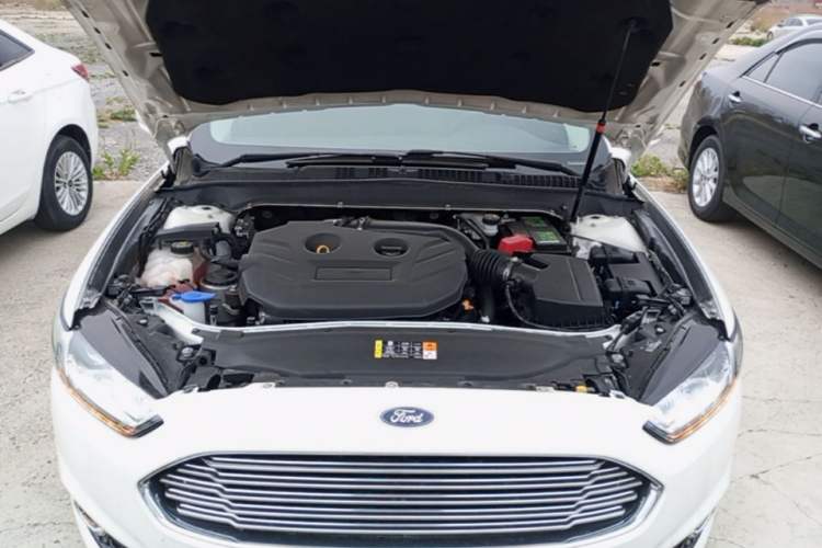 Used Ford Mondeo 2013 2.0L GTDi 200 Fashion Edition Engine Bay
