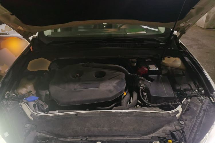 Used Ford Mondeo 2013 2.0L GTDi 200 Luxury Model Engine Bay