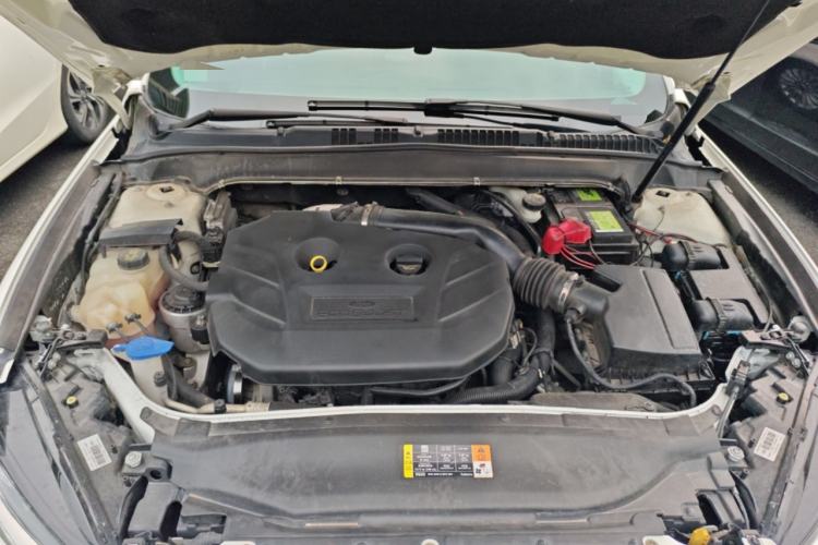 Used Ford Mondeo 2013 2.0L GTDi 200 Fashion Edition Engine Bay