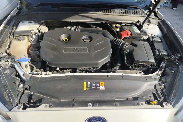 Used Ford Mondeo 2013 2.0L GTDi 200 Luxury Model Engine Bay