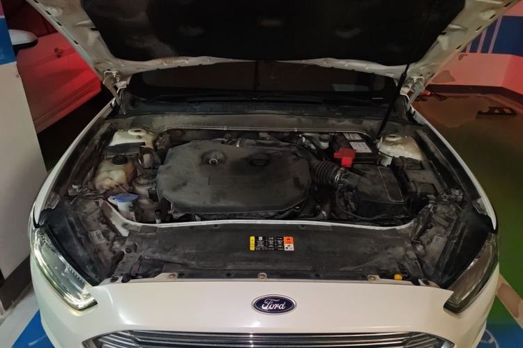 Used Ford Mondeo 2013 2.0L GTDi 200 Luxury Model Engine Bay