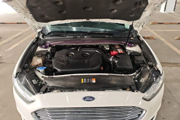 Used Ford Mondeo 2013 2.0L GTDi240 Ultimate Edition Engine Bay