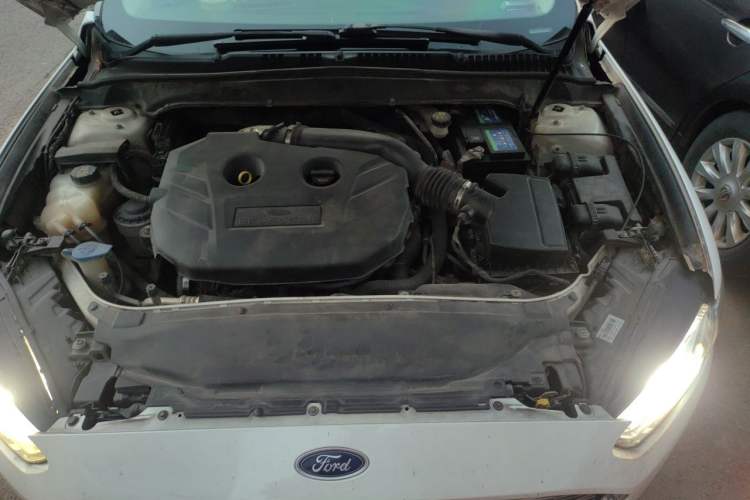 Used Ford Mondeo 2013 2.0L GTDi240 Luxury Sport Model Engine Bay