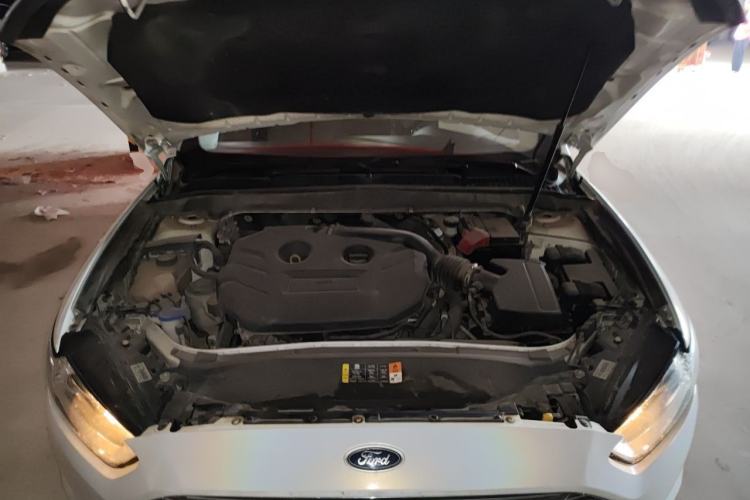 Used Ford Mondeo 2013 2.0L GTDi 200 Fashion Edition Engine Bay