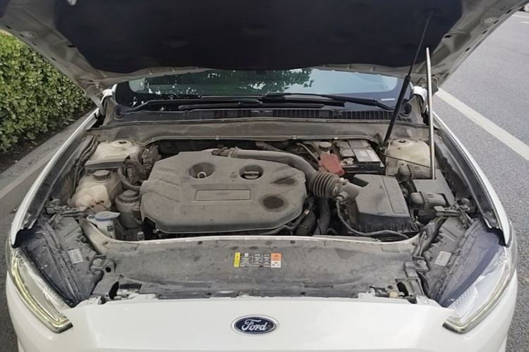 Used Ford Mondeo 2013 2.0L GTDi240 Luxury Sport Model Engine Bay