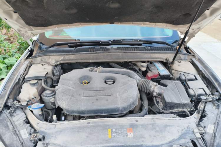 Used Ford Mondeo 2013 2.0L GTDi 200 Luxury Model Engine Bay