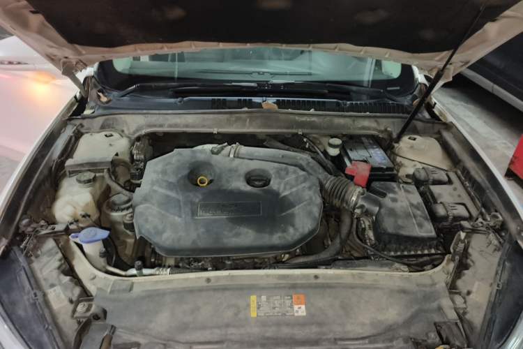 Used Ford Mondeo 2013 2.0L GTDi 200 Luxury Model Engine Bay