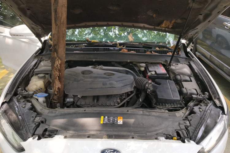 Used Ford Mondeo 2013 2.0L GTDi 200 Fashion Edition Engine Bay