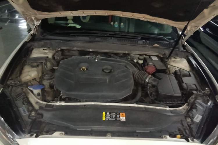 Used Ford Mondeo 2013 2.0L GTDi 200 Luxury Model Engine Bay