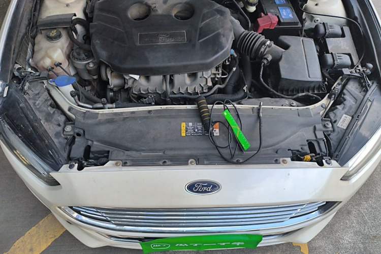 Used Ford Mondeo 2013 2.0L GTDi 200 Luxury Model Engine Bay