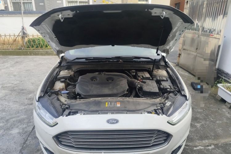 Used Ford Mondeo 2013 2.0L GTDi240 Luxury Sport Model Engine Bay
