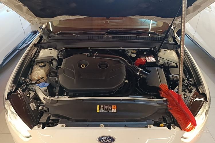 Used Ford Mondeo 2013 2.0L GTDi 200 Fashion Edition Engine Bay