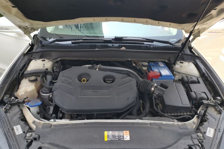 Used Ford Mondeo 2013 2.0L GTDi240 Luxury Sport Model Engine Bay
