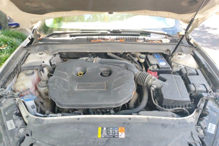 Used Ford Mondeo 2013 2.0L GTDi 200 Luxury Model Engine Bay