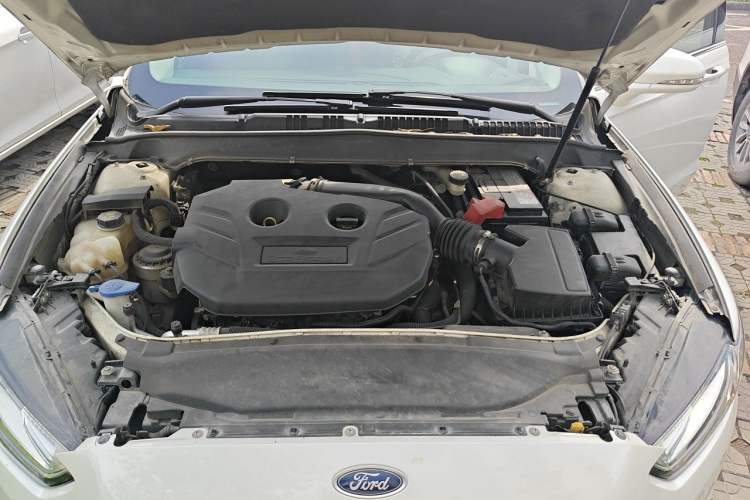 Used Ford Mondeo 2013 2.0L GTDi 200 Luxury Model Engine Bay