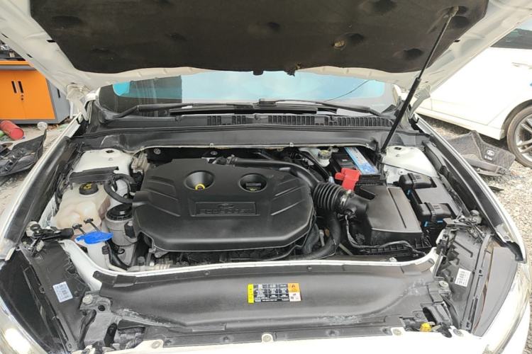 Used Ford Mondeo 2013 2.0L GTDi240 Luxury Sport Model Engine Bay