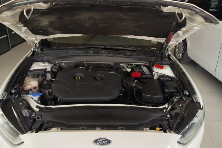 Used Ford Mondeo 2013 2.0L GTDi 200 Fashion Edition Engine Bay