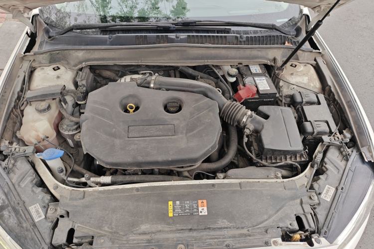 Used Ford Mondeo 2013 2.0L GTDi 200 Luxury Model Engine Bay