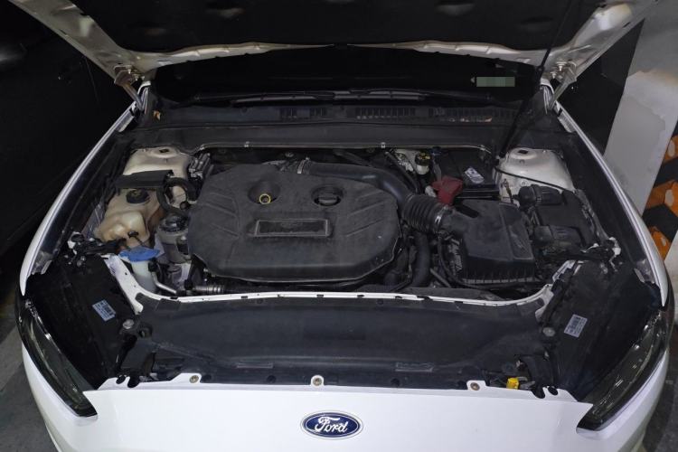 Used Ford Mondeo 2013 2.0L GTDi 200 Luxury Model Engine Bay