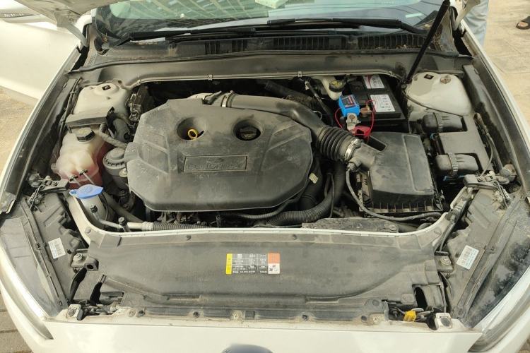 Used Ford Mondeo 2013 2.0L GTDi240 Luxury Sport Model Engine Bay