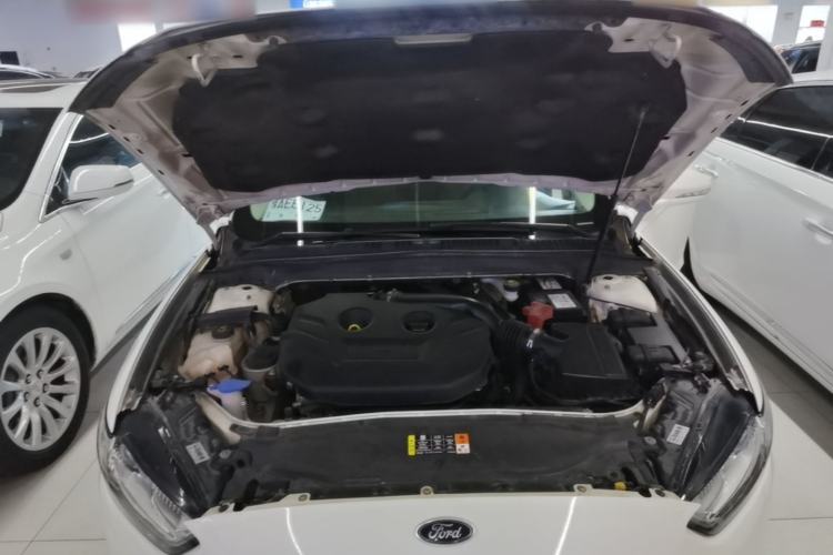 Used Ford Mondeo 2013 2.0L GTDi240 Luxury Sport Model Engine Bay